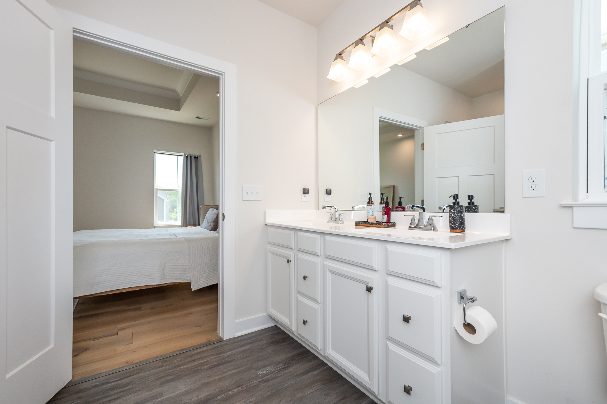 Master Bath, view 1 — 517 Spokane Dr