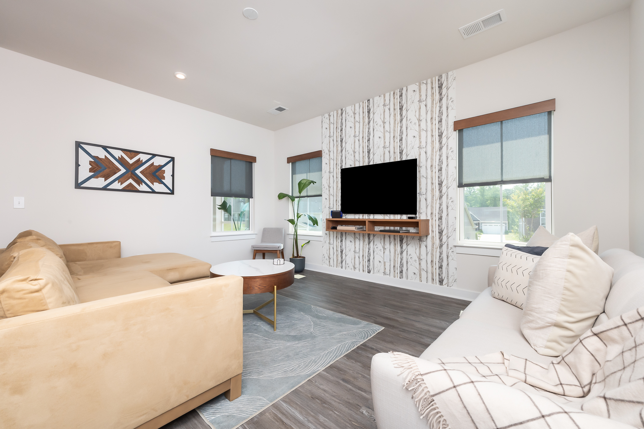 Living room, view 1 — 517 Spokane Dr